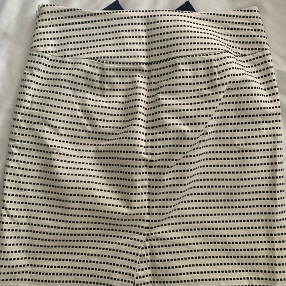 BLACK AND WHITE PENCIL SKIRT - Picture 2 of 4